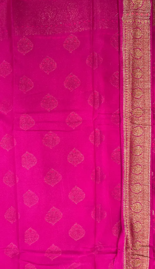 Humairah_Presents_Pure_Handloom_Magenta_Chiffon_Floral_Mina_Copper_Zari_Booti_with_Paisley_Mina_Zari_Border_with_Magenta_Blouse