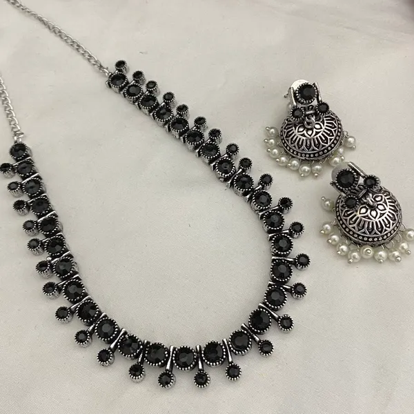 Single_Stone_Necklace_with_Jhumka_Earrings