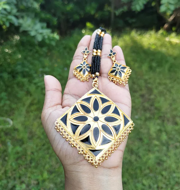 Assamese_Traditional_Gold_Plated_Black_Colour_Tassel_Jewellery_Set_For_Women_Girl