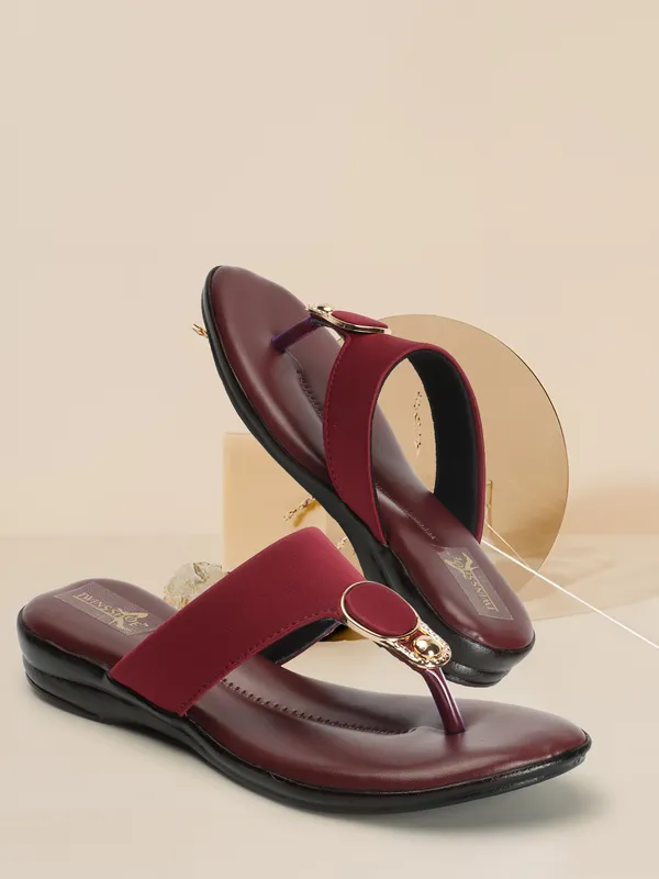 Casual_Buckle_Flat_Slippers_(Cherry)