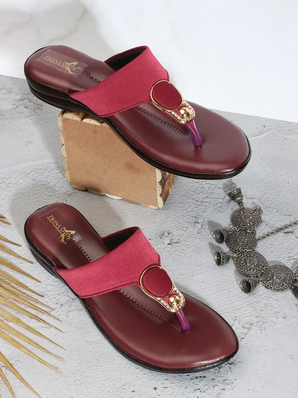 Casual_Buckle_Flat_Slippers_(Cherry)
