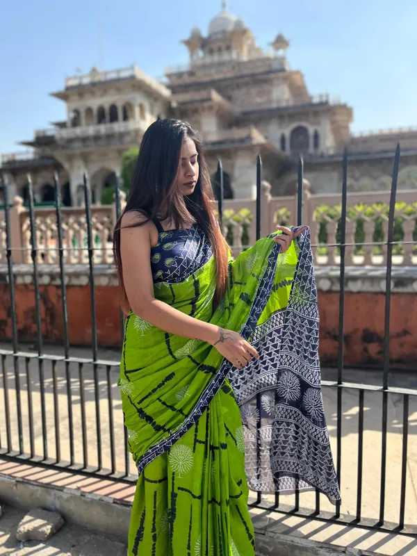Ikkat_Print_Pure_Soft_Cotton_saree_With_Blouse_Piece