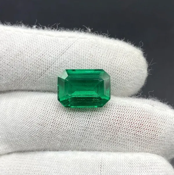 Green_Emerald_(Panna)_Natural_Loose_Gemstone_For_Unisex