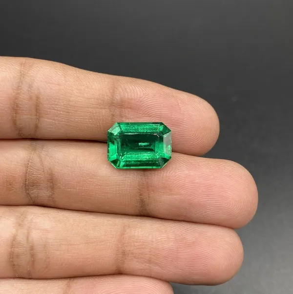 Green_Emerald_(Panna)_Natural_Loose_Gemstone_For_Unisex