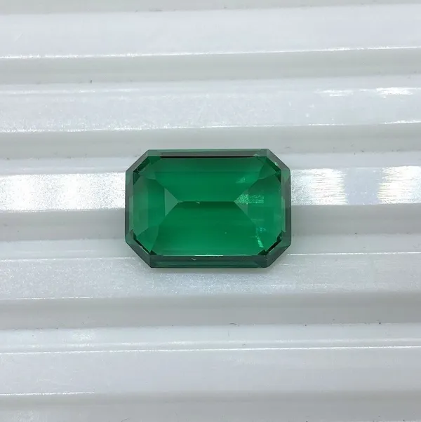Green_Emerald_(Panna)_Natural_Loose_Gemstone_For_Unisex