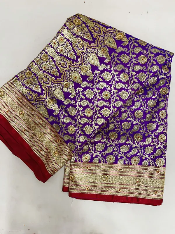 Humairah_Presents_Purple_Stone_Work_Golden_Zari_Booti_Floral_Jaal_with_Paisely_Contrast_Red_Boota_Pallu_Zari_Border_and_Red_Blouse_Banarasi_Saree