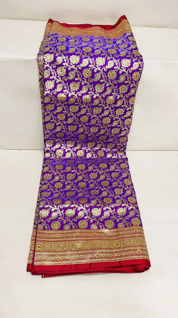 Humairah_Presents_Purple_Stone_Work_Golden_Zari_Booti_Floral_Jaal_with_Paisely_Contrast_Red_Boota_Pallu_Zari_Border_and_Red_Blouse_Banarasi_Saree