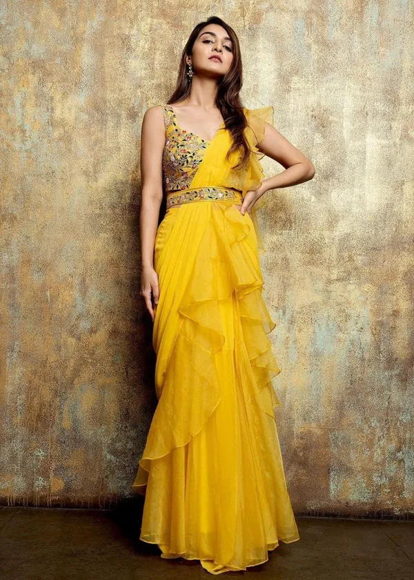 https://d1311wbk6unapo.cloudfront.net/NushopCatalogue/tr:f-webp,w-600,fo-auto/9BMGTJGg_7DHHTIG9WP_2023-06-30_1.jpg__A1 Saree