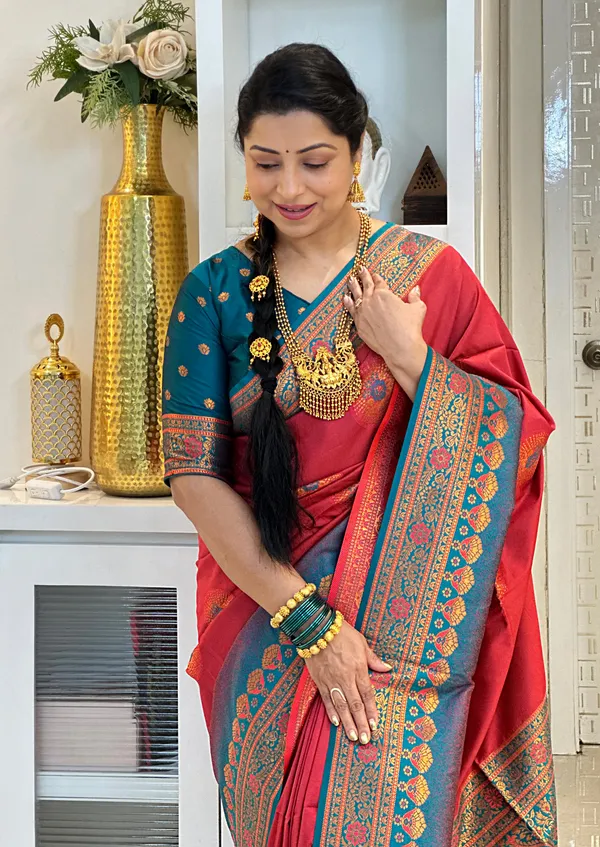 Jenni_Red_–_Wedding_Special_|_Premium_Soft_Banarasi_Silk_Saree_with_Weaving_Pattern,_Pallu_&_Border,_Weaving_Blouse_with_Tassels