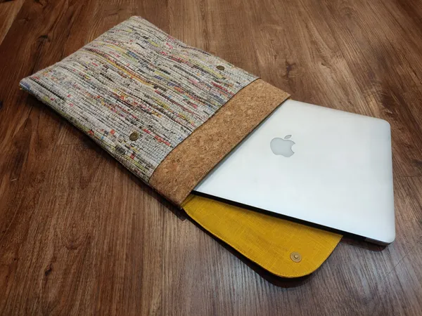 Handcrafted_Weaved_Newspaper_Laptop_Sleeve