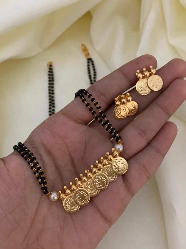 Aavani_Lakshmi_coin_Pendant_Mangalsutra_set