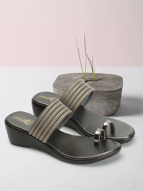 Ethnic_Toe_Ring_Wedge_Heels_(Grey)