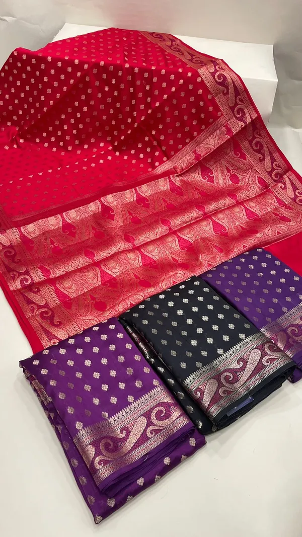 Humairah_Pure_Handwoven_Red_Chiniya_Silk_Gold_Zari_Booti_Paisley_Mina_Anchal_with_Paisley_Mina_Zari_Border_Banarasi_Saree_with_Red_Blouse_piece