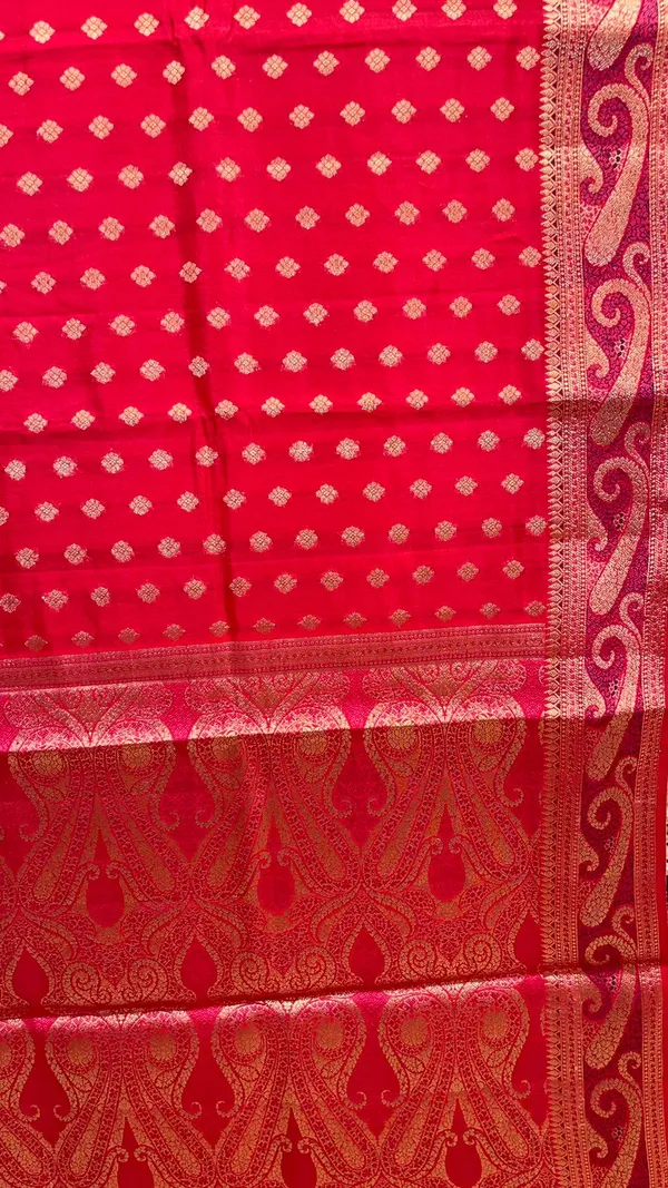 Humairah_Pure_Handwoven_Red_Chiniya_Silk_Gold_Zari_Booti_Paisley_Mina_Anchal_with_Paisley_Mina_Zari_Border_Banarasi_Saree_with_Red_Blouse_piece