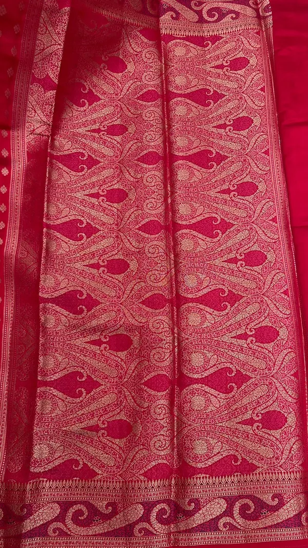 Humairah_Pure_Handwoven_Red_Chiniya_Silk_Gold_Zari_Booti_Paisley_Mina_Anchal_with_Paisley_Mina_Zari_Border_Banarasi_Saree_with_Red_Blouse_piece