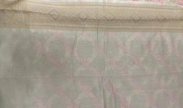 Humairah_Pure_Handloom_Off-White_Cotton_Zari_Boota_Handpainted_Pink_Stripe_with_Gold_Handpainted_Pallu_Zari_Border_and_Beige_Blouse
