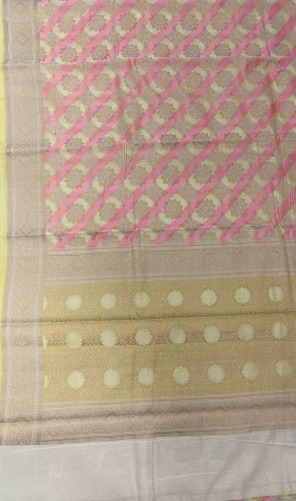 Humairah_Pure_Handloom_Off-White_Cotton_Zari_Boota_Handpainted_Pink_Stripe_with_Gold_Handpainted_Pallu_Zari_Border_and_Beige_Blouse
