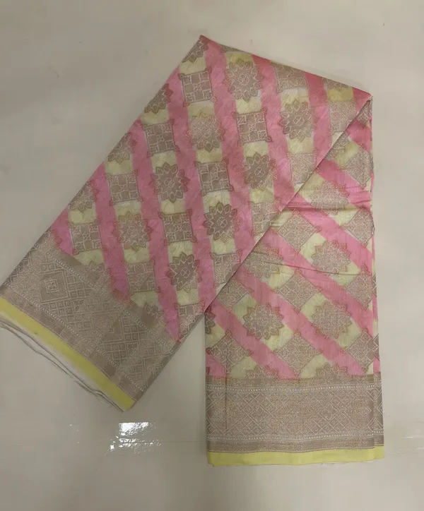 Humairah_Pure_Handloom_Off-White_Cotton_Zari_Boota_Handpainted_Pink_Stripe_with_Gold_Handpainted_Pallu_Zari_Border_and_Beige_Blouse