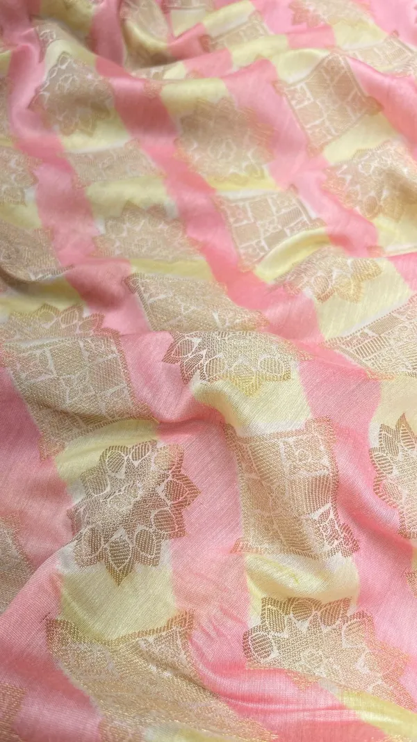 Humairah_Pure_Handloom_Off-White_Cotton_Zari_Boota_Handpainted_Pink_Stripe_with_Gold_Handpainted_Pallu_Zari_Border_and_Beige_Blouse
