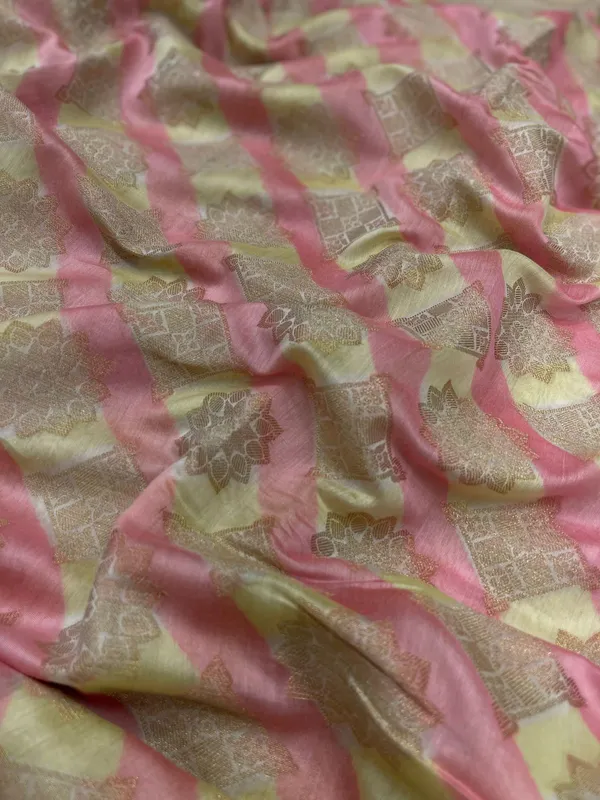 Humairah_Pure_Handloom_Off-White_Cotton_Zari_Boota_Handpainted_Pink_Stripe_with_Gold_Handpainted_Pallu_Zari_Border_and_Beige_Blouse