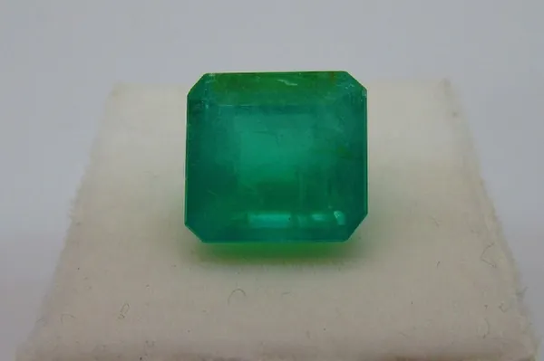 8.25_Ratti_Green_Emerald_(Panna)_Natural_Loose_Gemstone