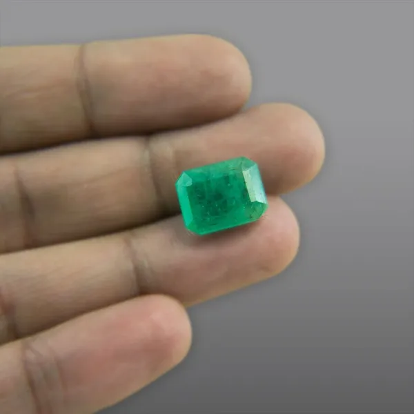 8.25_Ratti_Green_Emerald_(Panna)_Natural_Loose_Gemstone