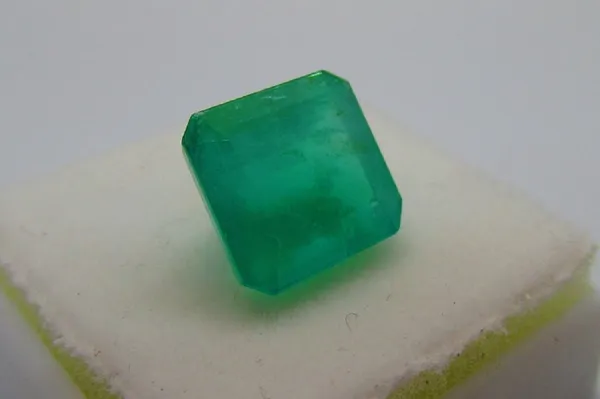 8.25_Ratti_Green_Emerald_(Panna)_Natural_Loose_Gemstone