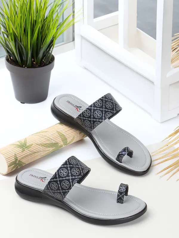 Casual_Slip_On_Flat_Slippers_(Grey)