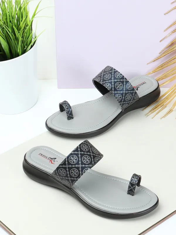 Casual_Slip_On_Flat_Slippers_(Grey)