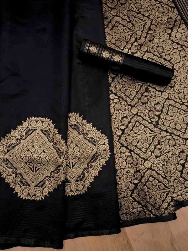 Black_Woven_Kanjivaram_Silk_Saree_with_Saree_Cover