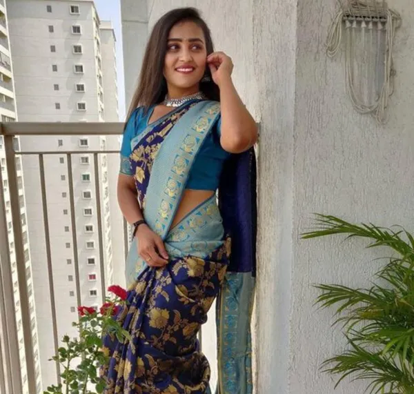 Purple_Woven_Kanjivaram_Silk_Saree_with_Saree_Cover