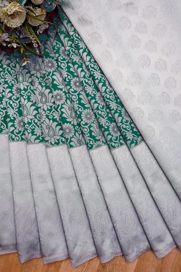 Green_Woven_Kanjivaram_Silk_Saree_with_Saree_Cover