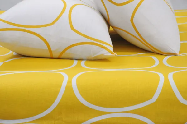 144_TC_Geometric_King_Size_Bedsheet_Cotton_with_2_Pillow_Covers_|_108_x_108_inches_|_Yellow_&_White
