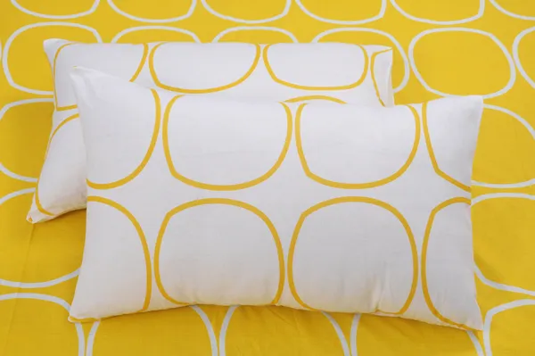 144_TC_Geometric_King_Size_Bedsheet_Cotton_with_2_Pillow_Covers_|_108_x_108_inches_|_Yellow_&_White