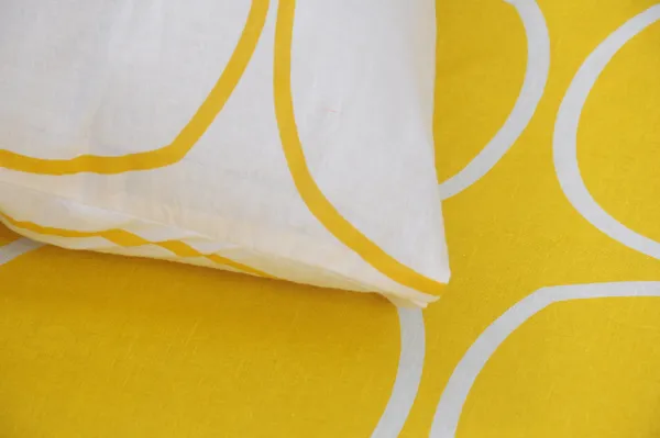 144_TC_Geometric_King_Size_Bedsheet_Cotton_with_2_Pillow_Covers_|_108_x_108_inches_|_Yellow_&_White