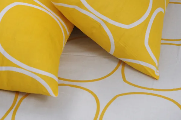 144_TC_Geometric_Cotton_Bedsheets_for_King_Size_Bed_with_2_Pillow_Covers_|_108x108_inches_|_White_&_Yellow