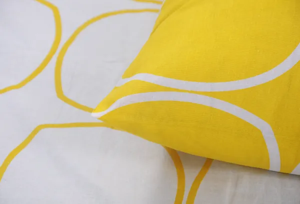 144_TC_Geometric_Cotton_Bedsheets_for_King_Size_Bed_with_2_Pillow_Covers_|_108x108_inches_|_White_&_Yellow