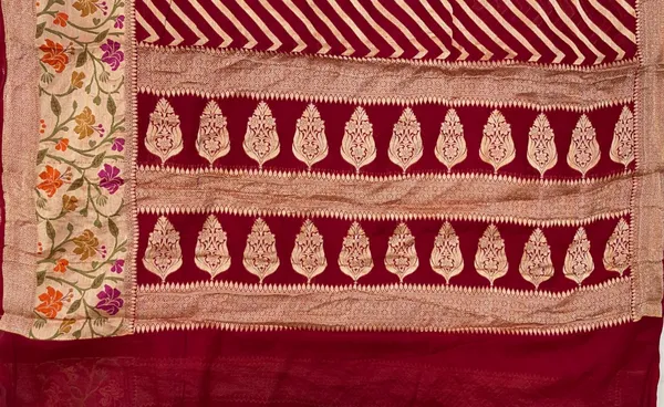Humairah_Presents_Pure_Handloom_Maroon_Chiffon_Resham_Zari_Zig-Zag_with_Paithani_Skirt_Zari_Border_with_Maroon_Blouse