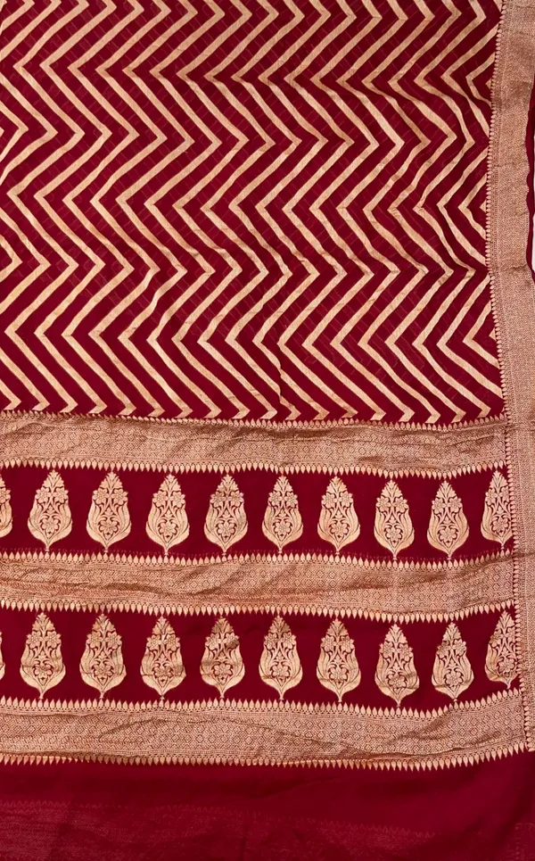 Humairah_Presents_Pure_Handloom_Maroon_Chiffon_Resham_Zari_Zig-Zag_with_Paithani_Skirt_Zari_Border_with_Maroon_Blouse
