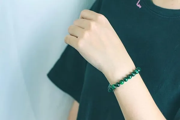 Green_Glass_Premium_Gemstone_Bracelet_For_Unisex