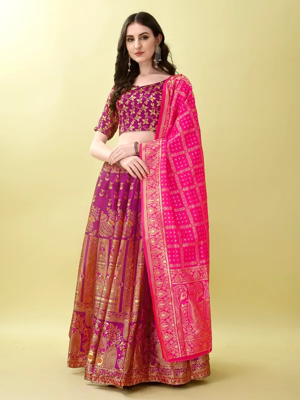 https://d1311wbk6unapo.cloudfront.net/NushopCatalogue/tr:f-webp,w-600,fo-auto/AK_31_PURPLE_1721727300342_ol0mn9euf7cerdw.jpg__VIANTA SAREE