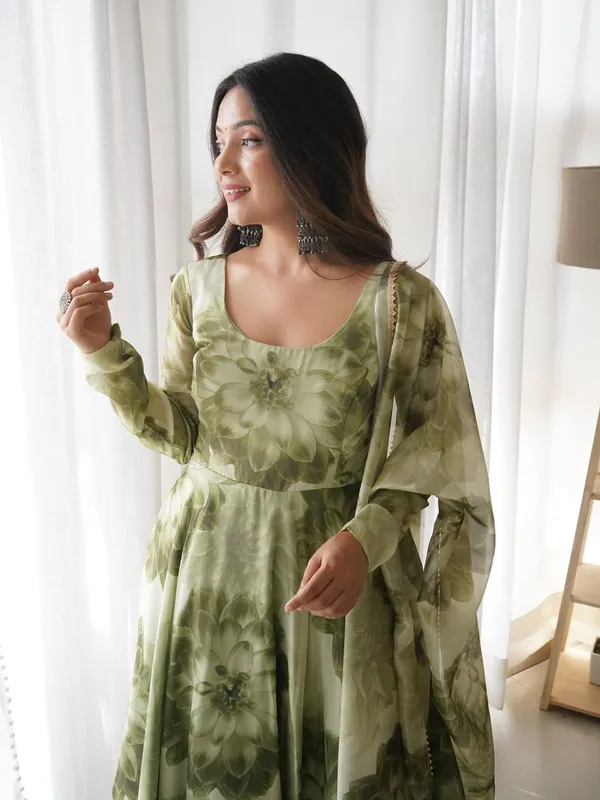 Anarkali_Gown_For_Womens_|_Fashionable_And_Stylish