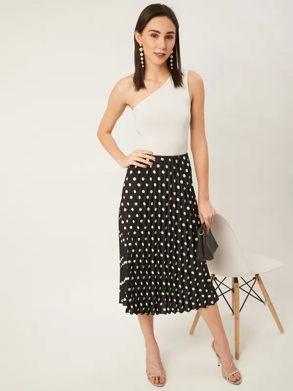 Black_&_White_Crepe_Polka_Print_Casual_Pleated_Skirt_For_Women