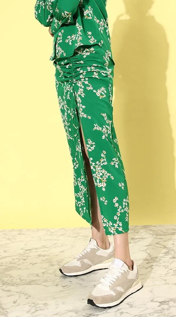 Green_Western_Skirt_For_Women_Fit_and_Flare_Skirt_With_Floral_Print