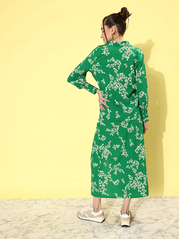 Women_Green_&_White_Floral_Print_Crepe_Co-Ords_Set