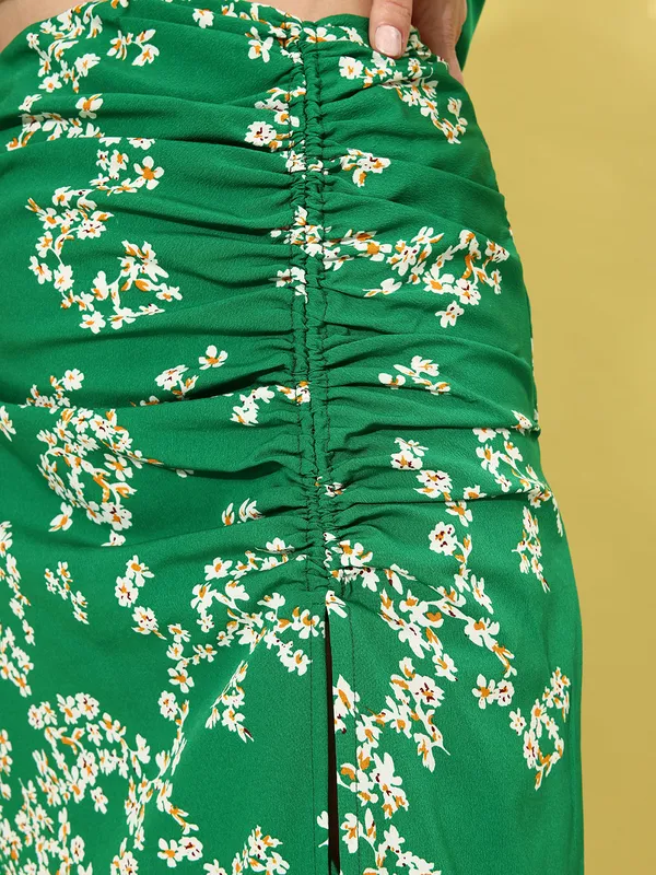 Women_Green_&_White_Floral_Print_Crepe_Co-Ords_Set