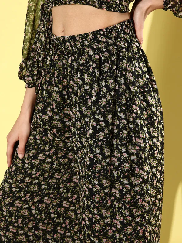 Black__Printed_V-Neck_Ruffled_Crop_Top_With_Flared_Palazzos_Co-ords_Set