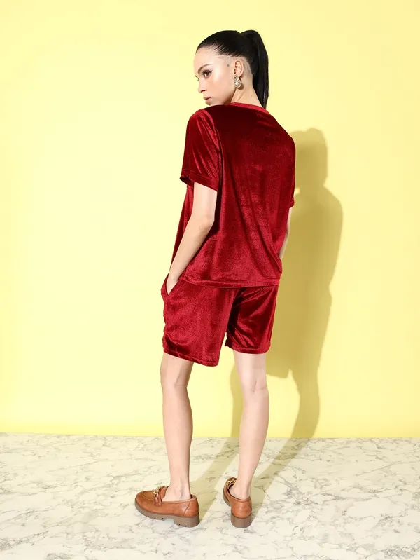 Maroon_Velvet_Round_Neck_Tshirt_&_Regular_Shorts_Co-ords_Set_For_Women