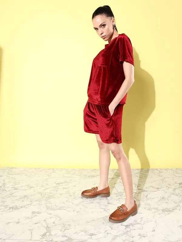 Maroon_Velvet_Round_Neck_Tshirt_&_Regular_Shorts_Co-ords_Set_For_Women