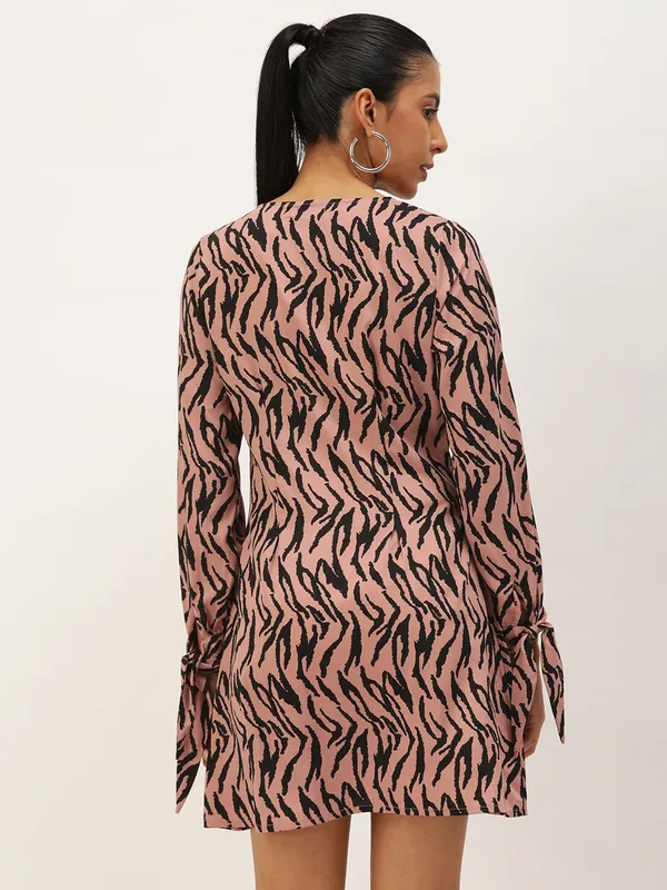 Pink_&_Black_Crepe_Bodycon_Dress_For_Women